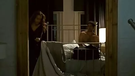 Rachael trượt trên một chàng trẻ trang xes hay tuổi