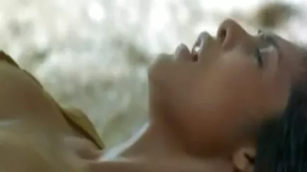 Một cô gái đang hiển thị phim jav chat luong cao tất cả mọi thứ