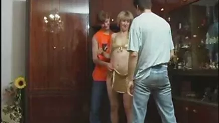 Phụ nữ, mẹ và chị sẽx mới may mắn, con trai